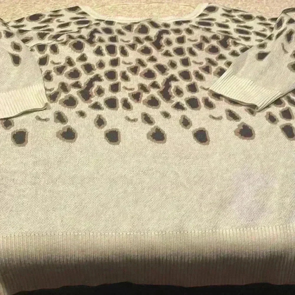 NWOT Guess Sweater - Picture 3 of 6